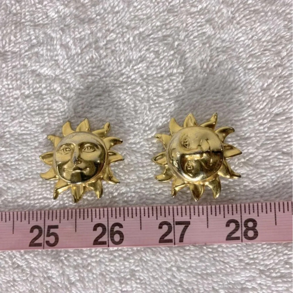 Vintage Gold  Tone Happy Face Sun Clip On Earrings - Picture 8 of 8